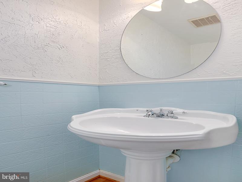 8509 Summit Road Pasadena, MD 21122 - Photo 12 of 25 Bath