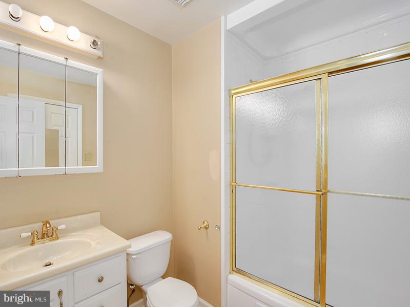 8509 Summit Road Pasadena, MD 21122 - Photo 17 of 25 Bath