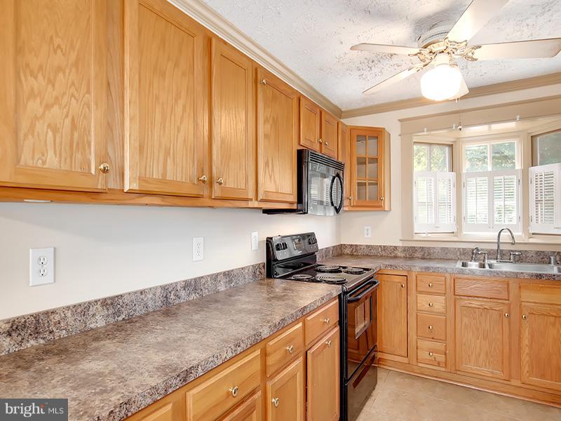 8509 Summit Road Pasadena, MD 21122 - Photo 4 of 25 Kitchen