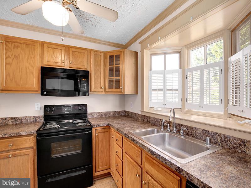 8509 Summit Road Pasadena, MD 21122 - Photo 7 of 25 Kitchen