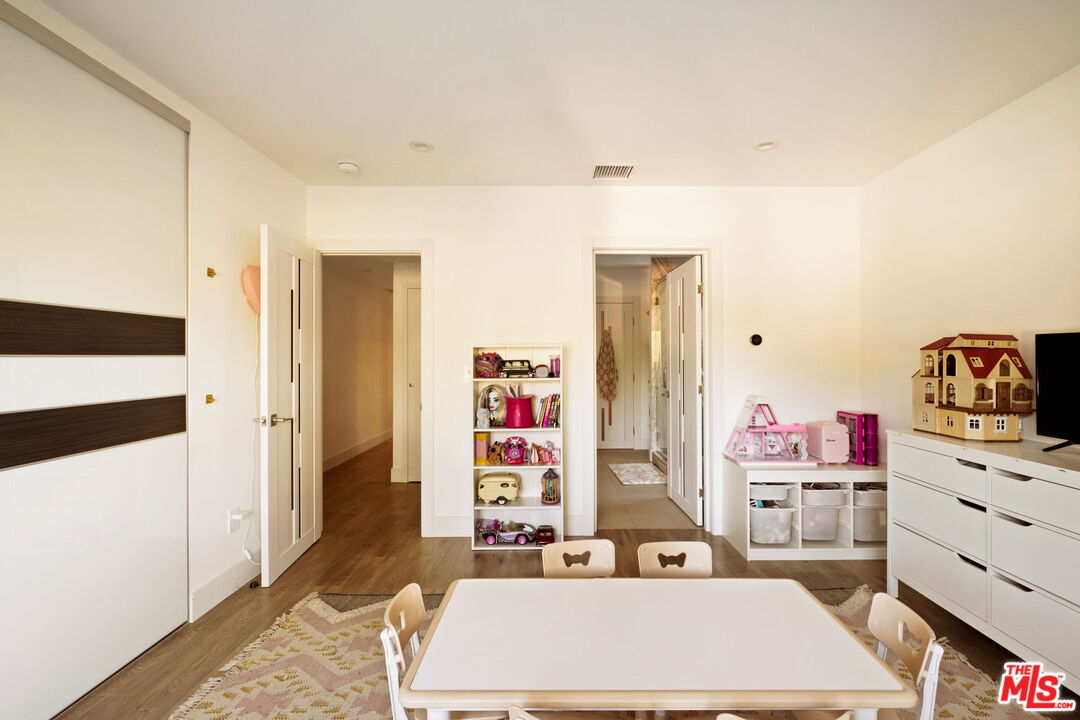 6151 Atoll Avenue Valley Glen, CA 91401 - Photo 33 of 58