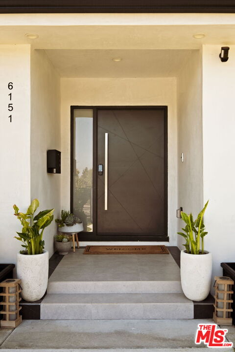 6151 Atoll Avenue Valley Glen, CA 91401 - Photo 4 of 58 a view of a living room
