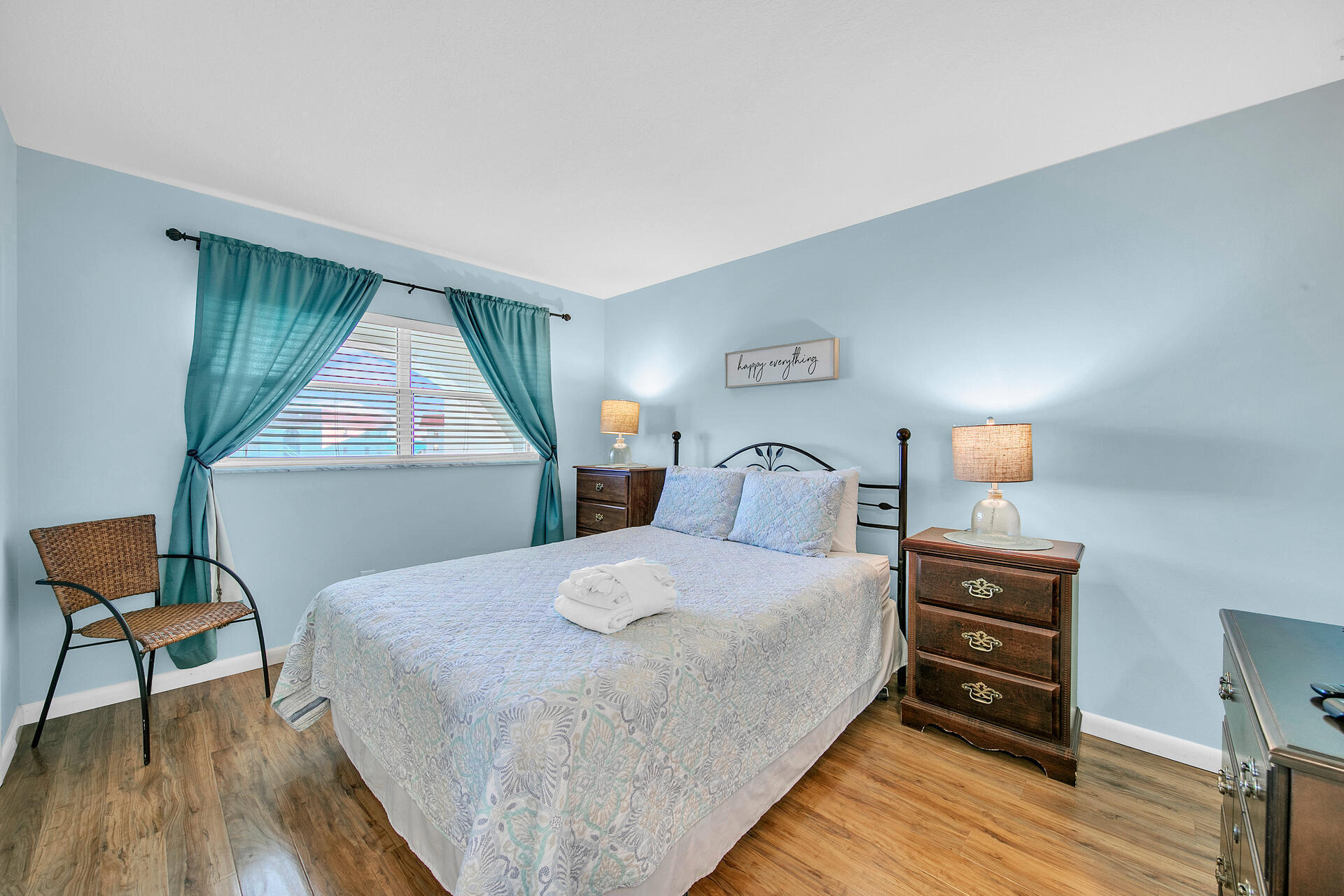 909 Santa Rosa Boulevard, Unit 561 Fort Walton Beach, FL 32548 - Photo 15 of 61 a bedroom with a bed window and a chair