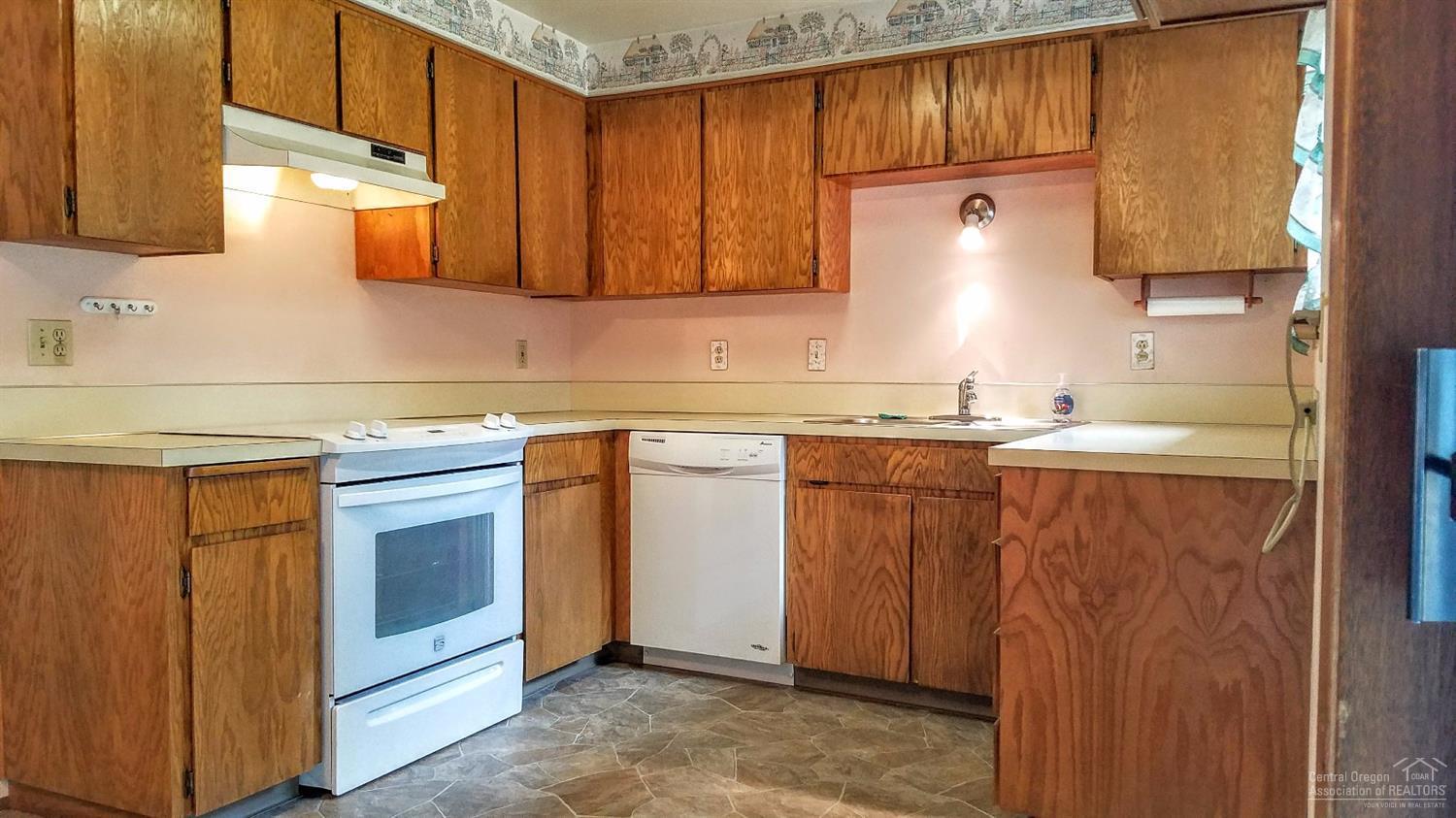 52430 Ammon Road La Pine, OR 97739 - Photo 9 of 23 Gallery Image 9