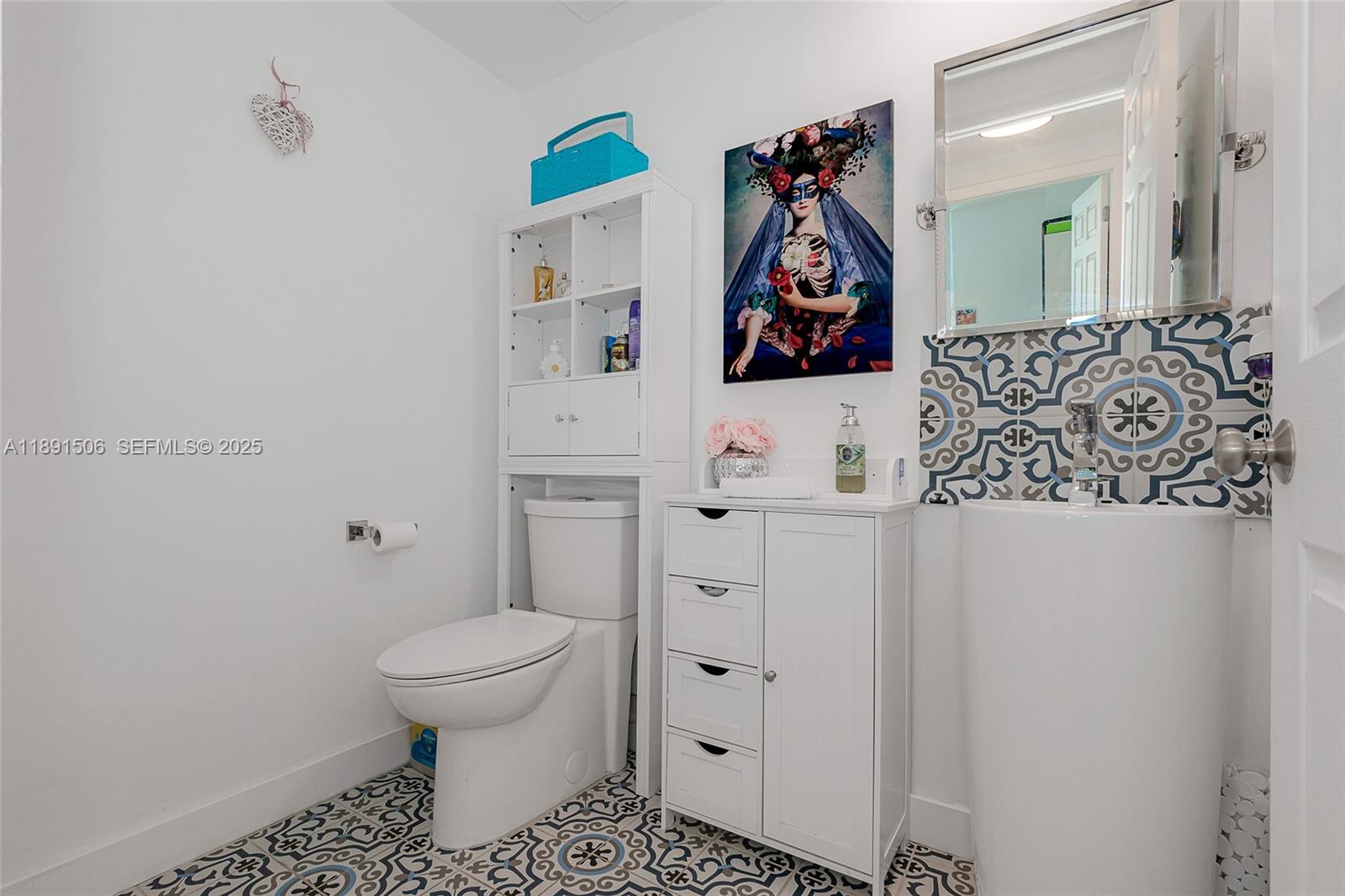 2000 North Bayshore Drive, Unit 907 Miami, FL 33137 - Photo 27 of 51 Modern remodeled half guest bath