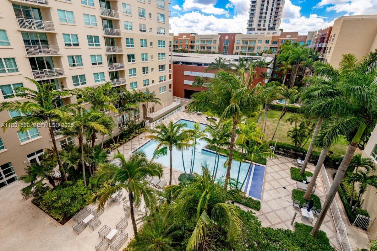 2000 North Bayshore Drive, Unit 907 Miami, FL 33137 - Photo 33 of 51 beach-style pool
