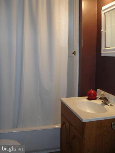 5208 Catalpha Road Baltimore, MD 21214 - Photo 13 of 23 Bath #1