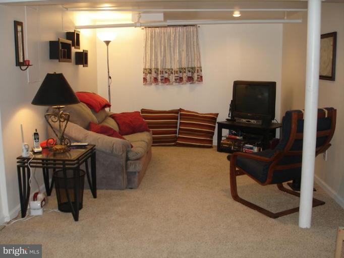 5208 Catalpha Road Baltimore, MD 21214 - Photo 15 of 23 Family Room