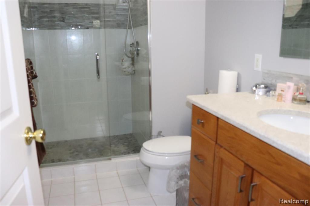 26258 Orchard Lake Road, Unit 1 Farmington Hills, MI 48334 - Photo 9 of 17