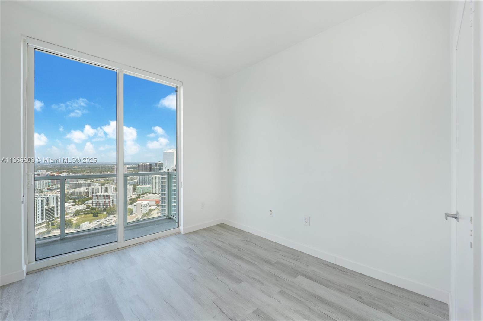1900 North Bayshore Drive, Unit 4112 Miami, FL 33132 - Photo 16 of 20 an empty room with wooden floor and windows