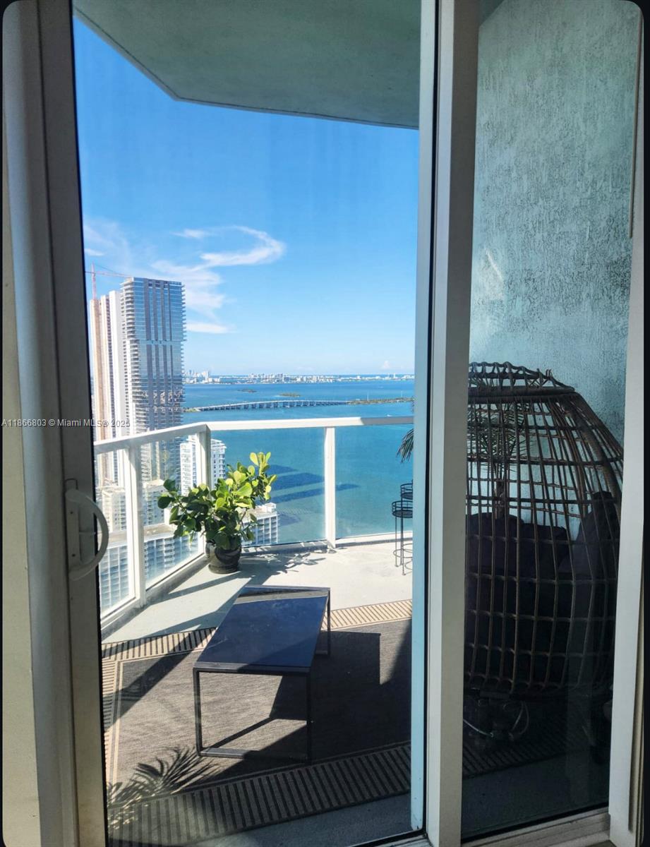 1900 North Bayshore Drive, Unit 4112 Miami, FL 33132 - Photo 20 of 20 a balcony with table and chairs