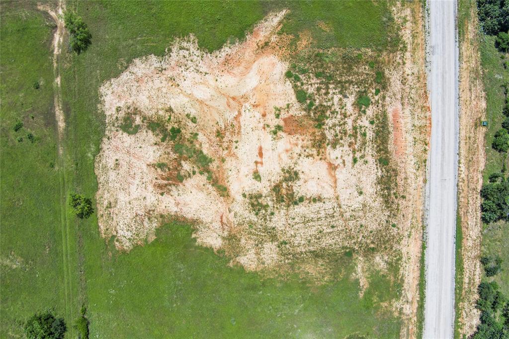 316 Kilkenny Road Poolville, TX 76487 - Photo 11 of 20 a bathroom with a small yard