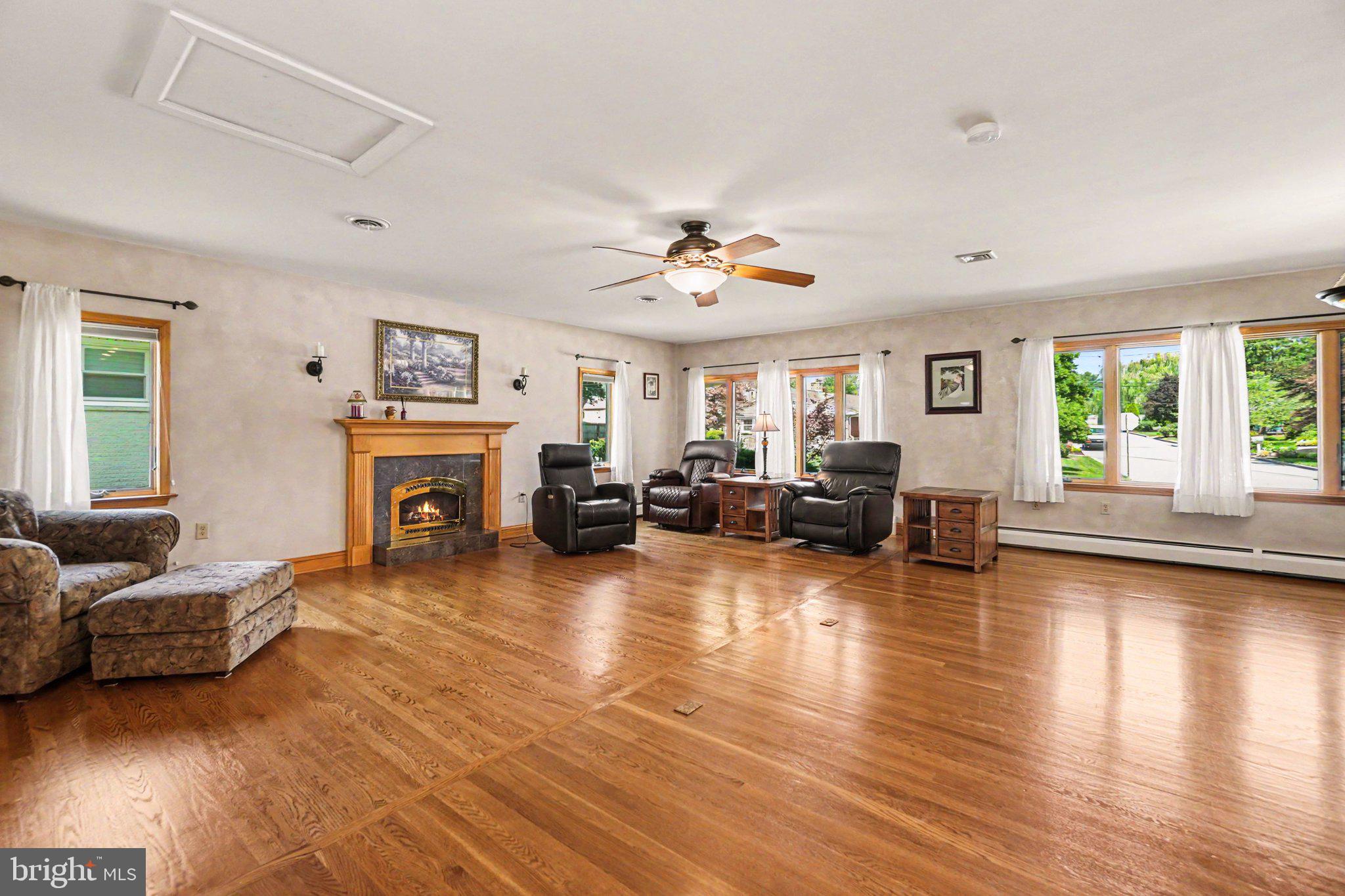 302 Robin Road Hershey, PA 17033 - Photo 5 of 21
