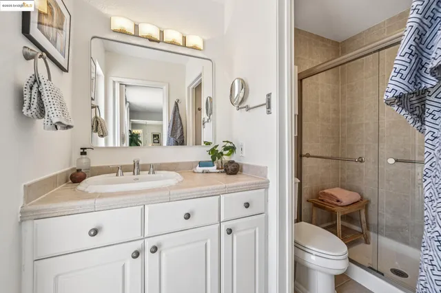 $669,000 | 466 Crescent Street, Unit 401, Oakland, CA 94610