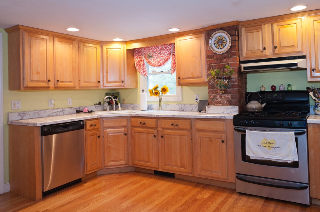 38 Salem Street Wakefield, MA 01880 - Photo 6 of 16