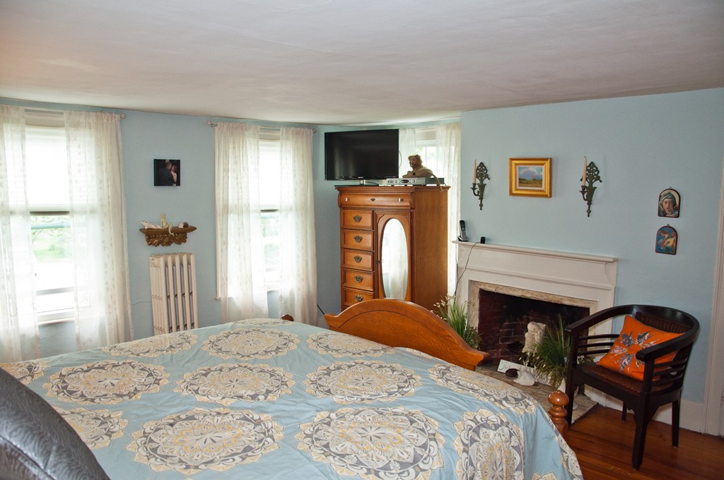 38 Salem Street Wakefield, MA 01880 - Photo 9 of 16