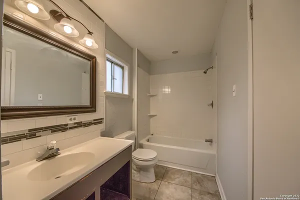 $1,950 | 7733 Dry Canyon Trail, Live Oak, TX 78233