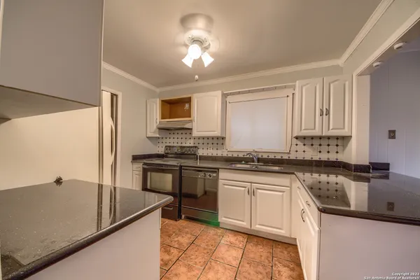 $1,950 | 7733 Dry Canyon Trail, Live Oak, TX 78233