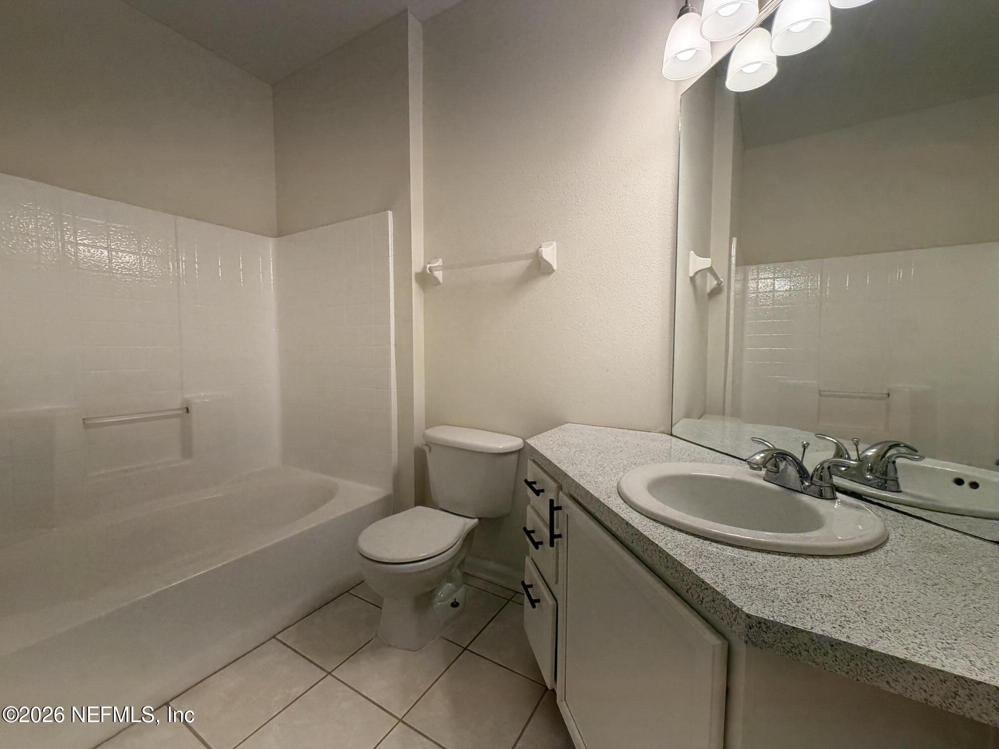 10550 Baymeadows Road, Unit 517 Jacksonville, FL 32256 - Photo 8 of 15 Bathroom 1