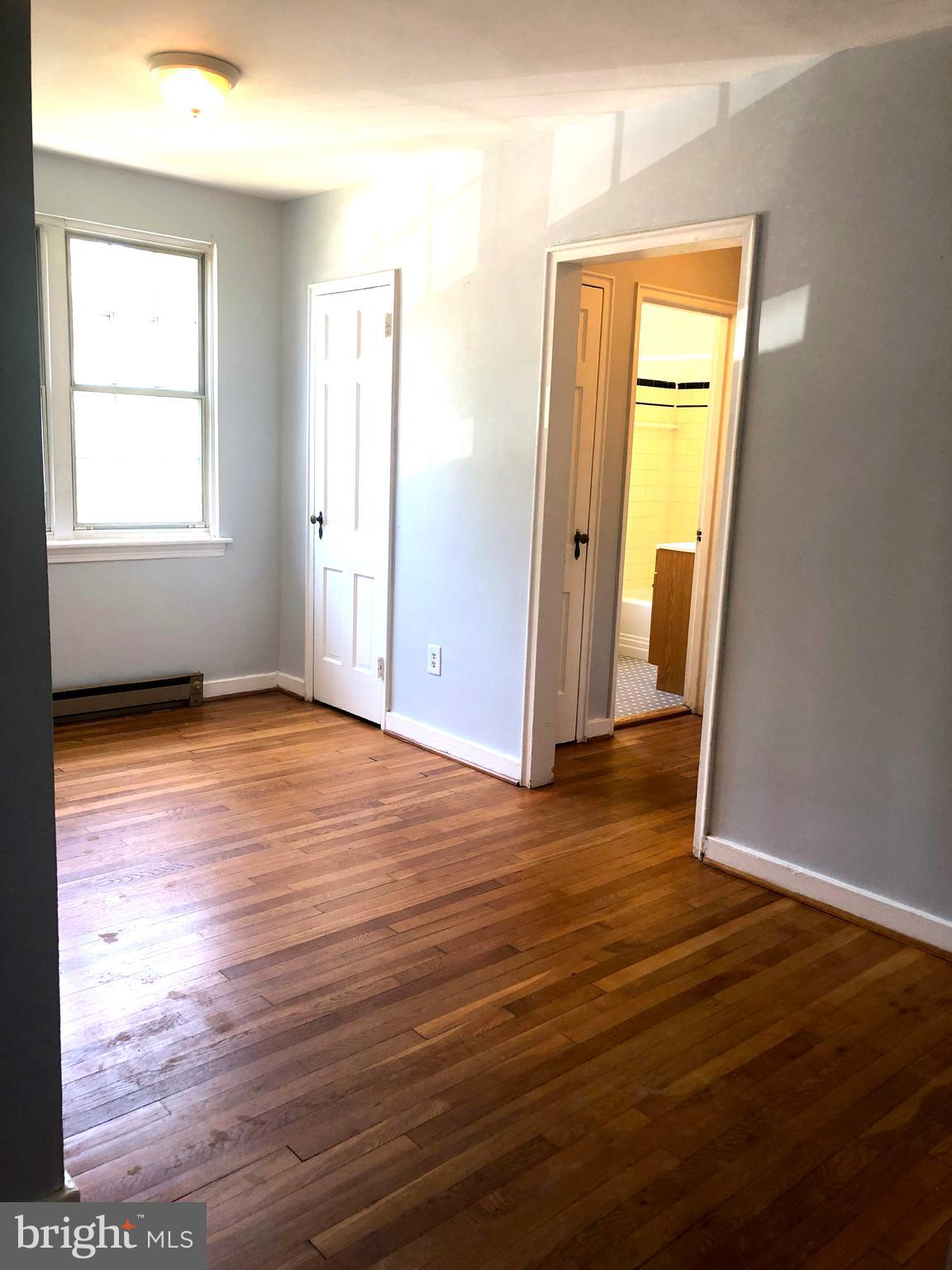 5 East Glebe Road, Unit C Alexandria, VA 22305 - Photo 18 of 26 Living and Dinning area
