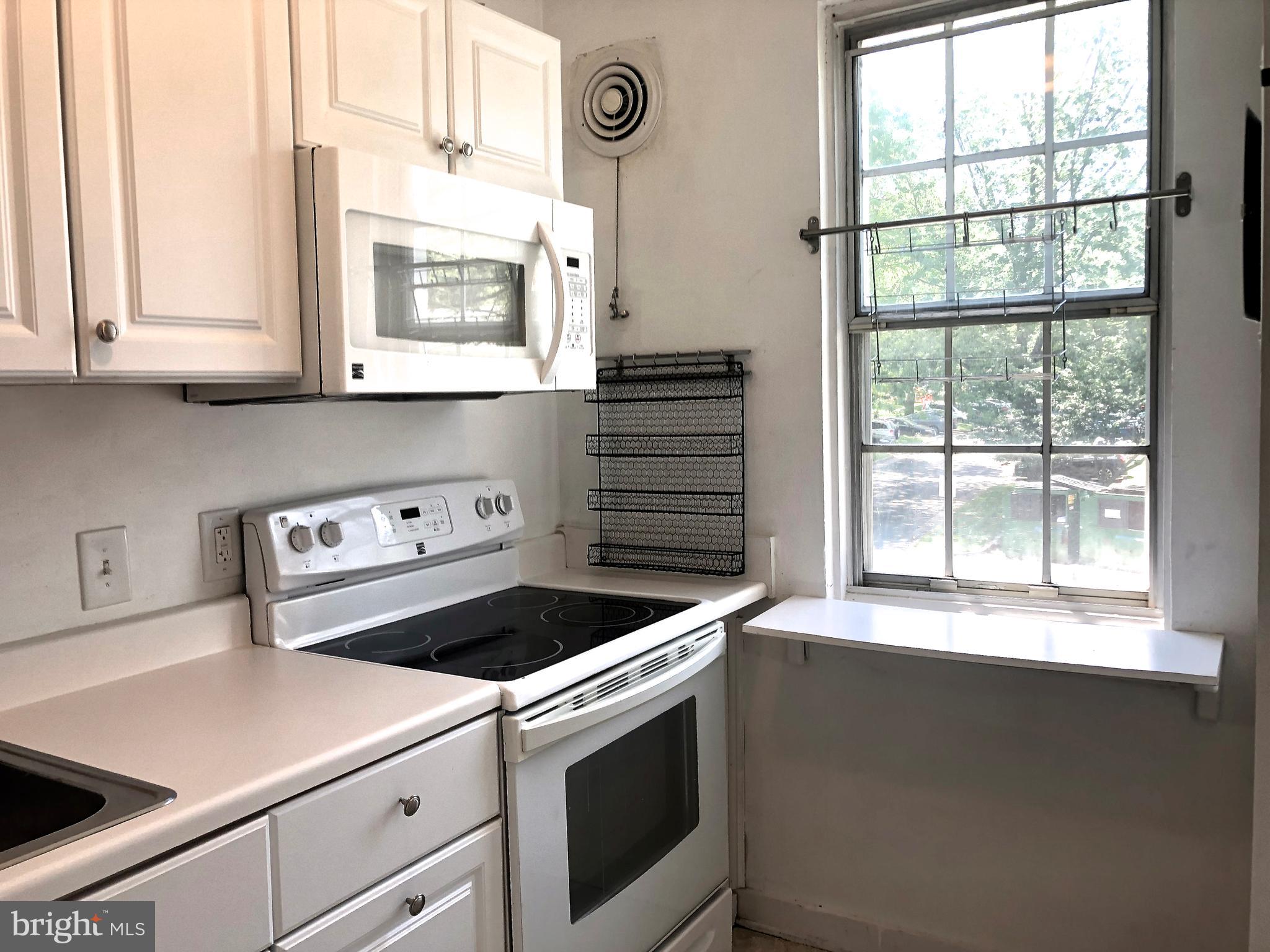 5 East Glebe Road, Unit C Alexandria, VA 22305 - Photo 3 of 26 Kitchen