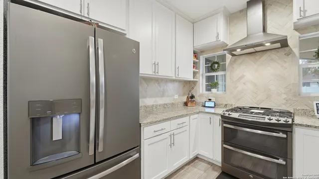 $721,000 | 226 Broken Arrow, Floresville, TX 78114