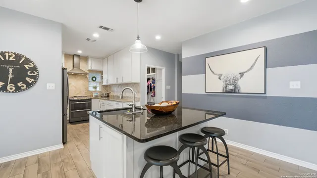 $721,000 | 226 Broken Arrow, Floresville, TX 78114