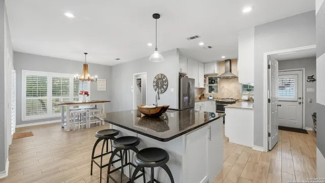 $721,000 | 226 Broken Arrow, Floresville, TX 78114