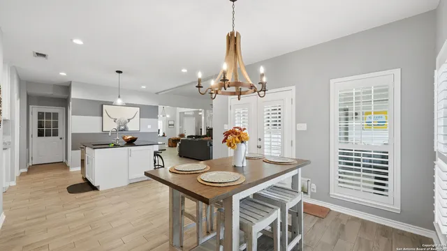 $721,000 | 226 Broken Arrow, Floresville, TX 78114