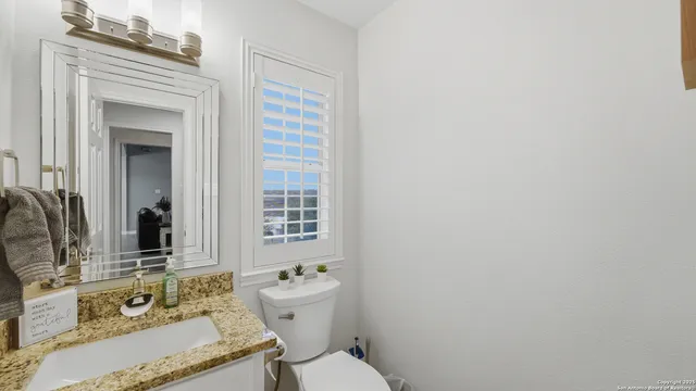 $721,000 | 226 Broken Arrow, Floresville, TX 78114