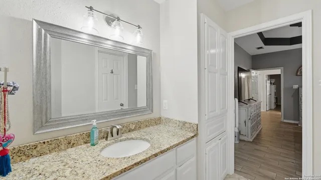 $721,000 | 226 Broken Arrow, Floresville, TX 78114