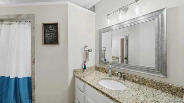 $721,000 | 226 Broken Arrow, Floresville, TX 78114