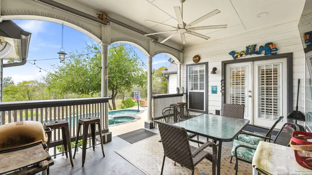 $721,000 | 226 Broken Arrow, Floresville, TX 78114