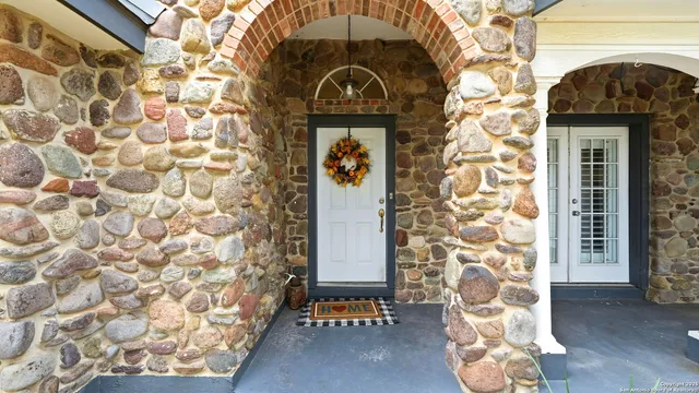 $721,000 | 226 Broken Arrow, Floresville, TX 78114