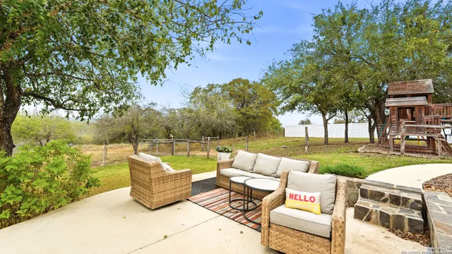 $721,000 | 226 Broken Arrow, Floresville, TX 78114