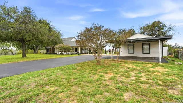 $721,000 | 226 Broken Arrow, Floresville, TX 78114