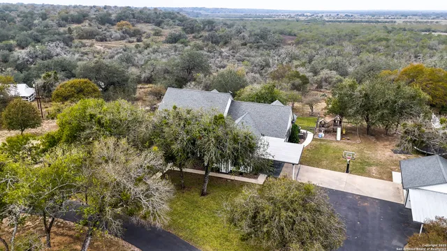 $721,000 | 226 Broken Arrow, Floresville, TX 78114