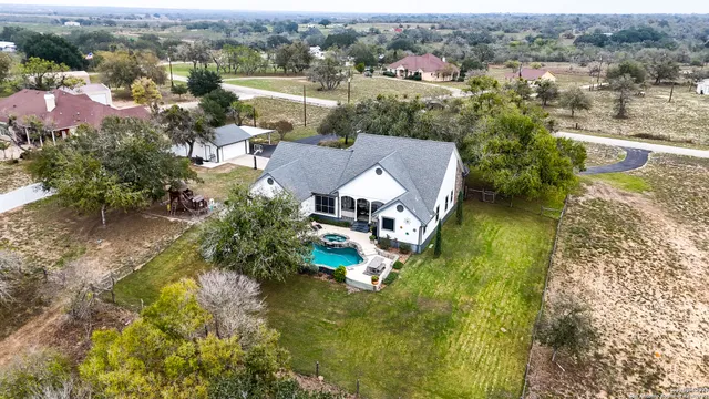 $721,000 | 226 Broken Arrow, Floresville, TX 78114