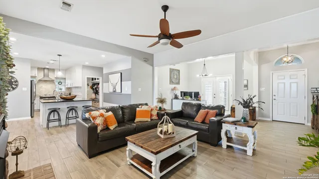 $721,000 | 226 Broken Arrow, Floresville, TX 78114