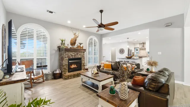 $721,000 | 226 Broken Arrow, Floresville, TX 78114