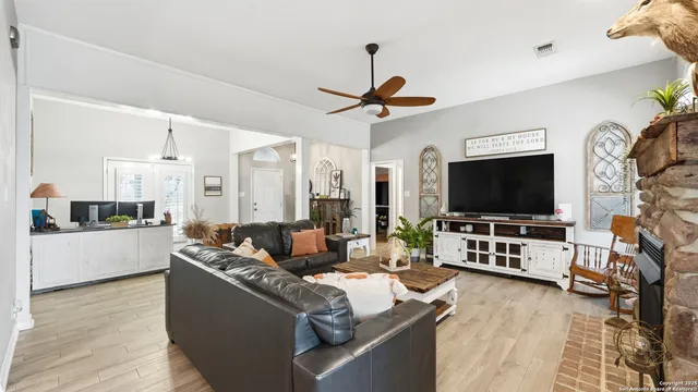 $721,000 | 226 Broken Arrow, Floresville, TX 78114