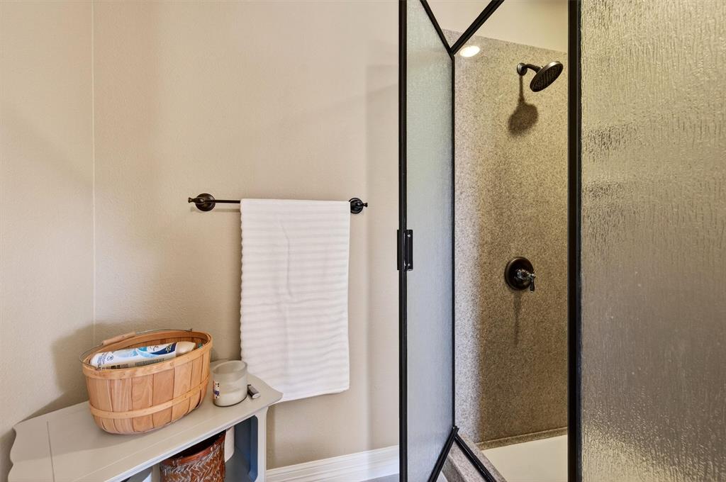 140 Harrell Road Howe, TX 75459 - Photo 25 of 40 a bathroom with a sink and a mirror