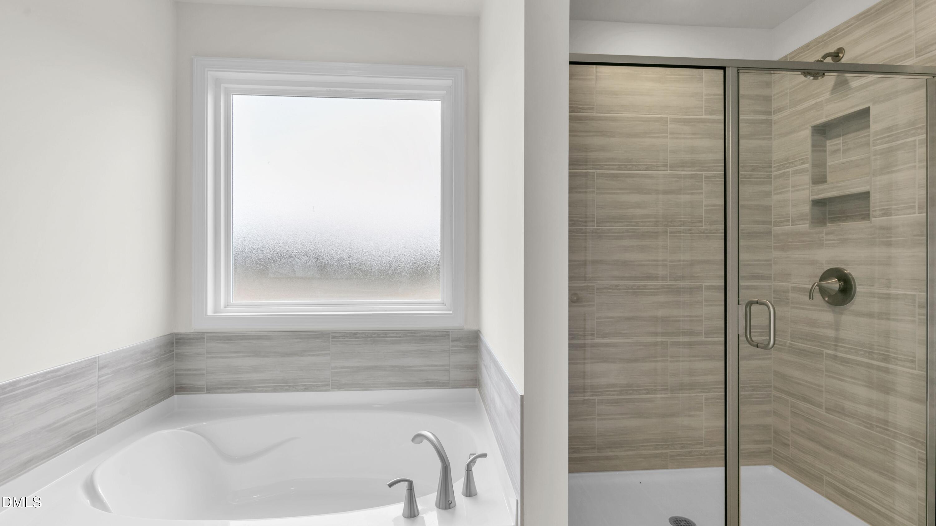 191 Gilmer Street Fuquay-Varina, NC 27526 - Photo 29 of 40 a bathroom with a bathtub