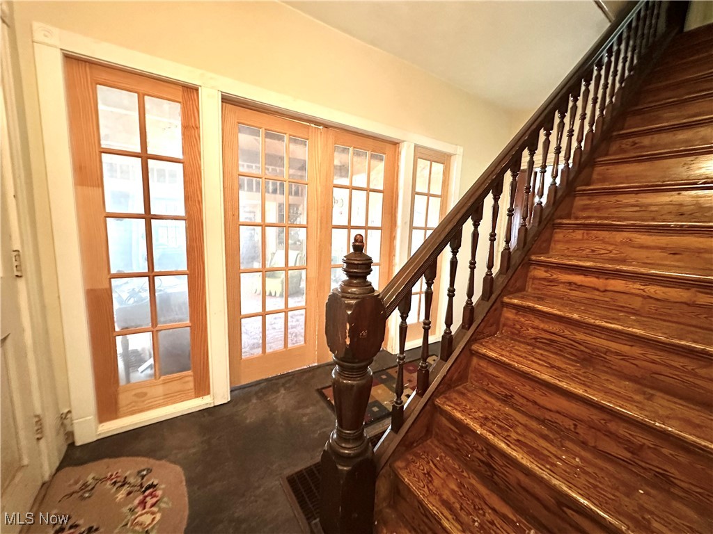 6397 King-Graves Road Fowler, OH 44418 - Photo 9 of 48 View of stairs