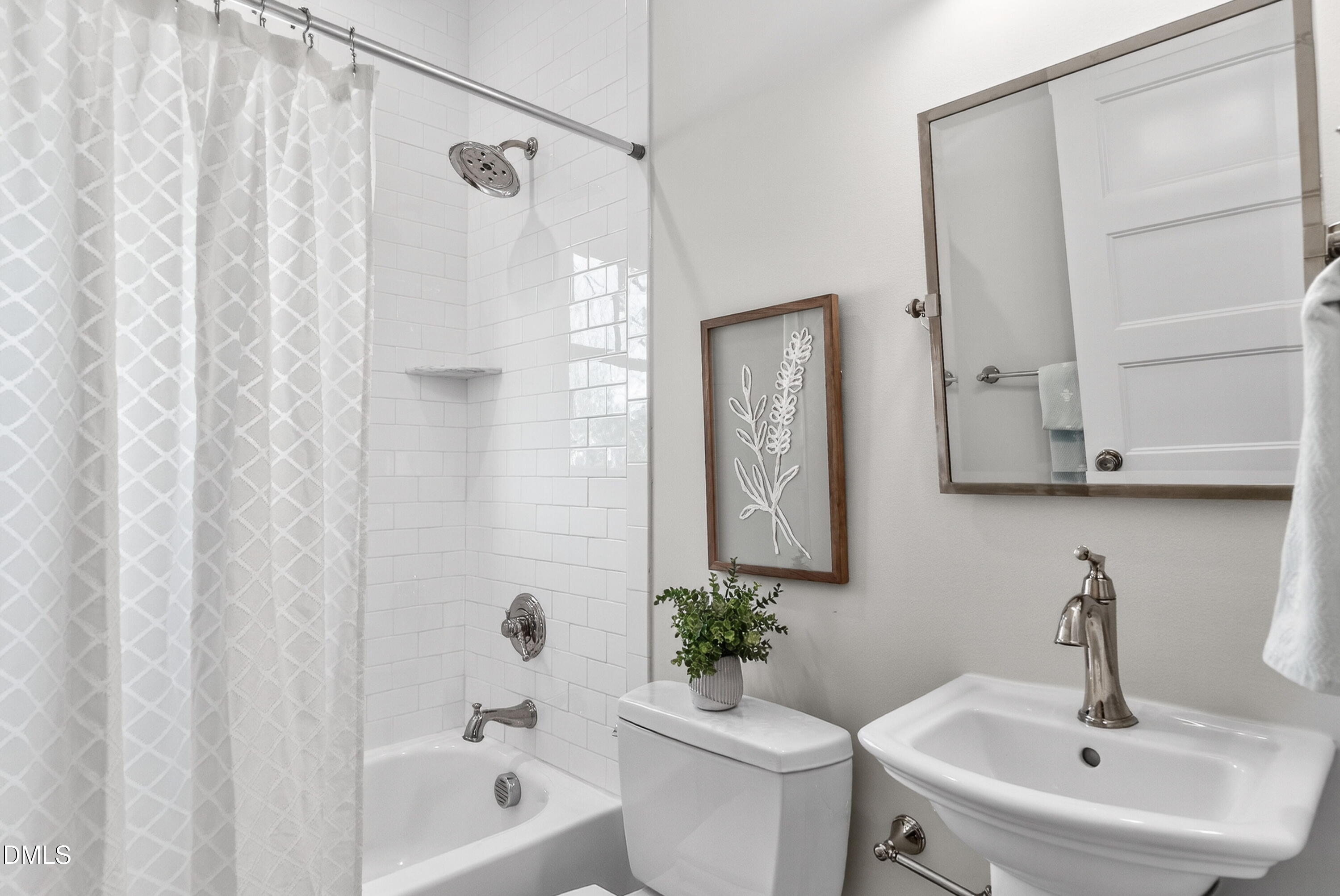 702 Kimbrough Street Raleigh, NC 27608 - Photo 20 of 45 022-original-guest-bath