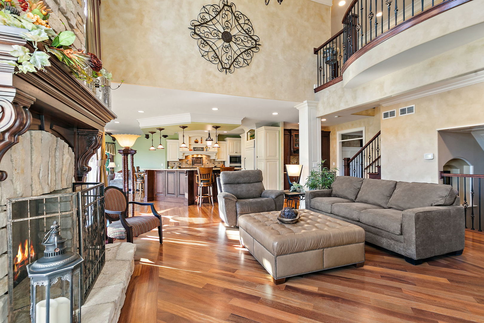 3660 Broadleaf Avenue Elgin, IL 60124 - Photo 12 of 84 a living room with furniture and wooden floor