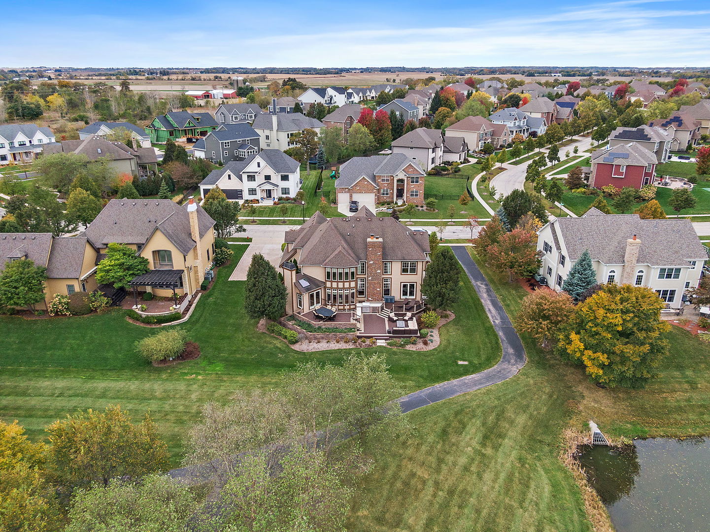 3660 Broadleaf Avenue Elgin, IL 60124 - Photo 75 of 84 an aerial view of a house with a garden