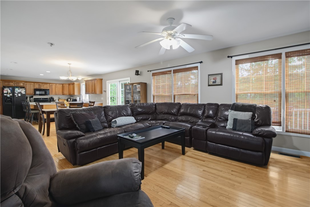 22 Breezy Knoll Road Smithfield, RI 02828 - Photo 12 of 48 Gallery Image 12