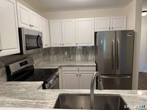 $249,900 | 75 Washington Avenue, Unit 7305, Hamden, CT 06518