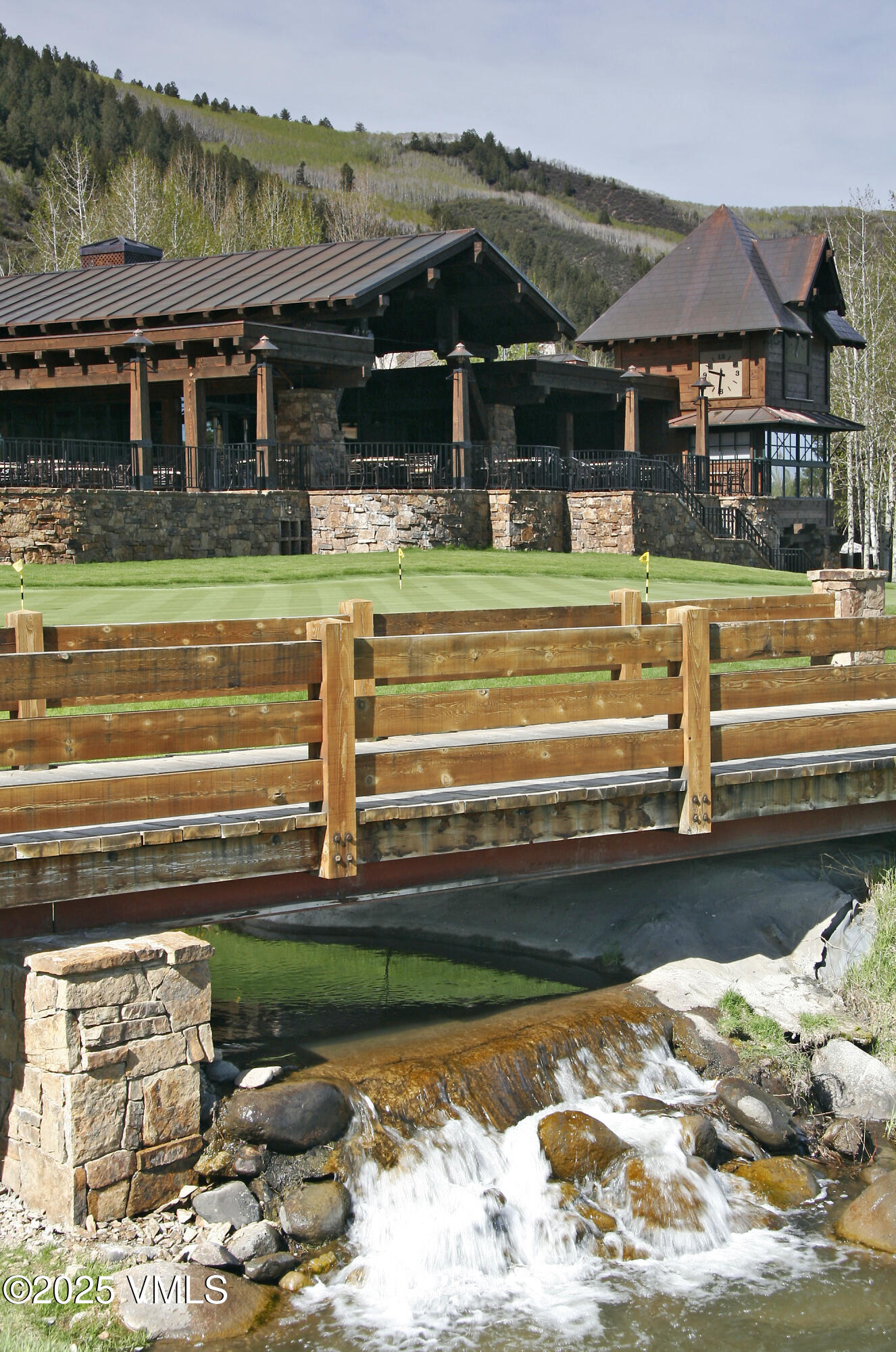 160 Cresta Road, Unit R202 Edwards, CO 81632 - Photo 20 of 25 a front view of a house with garden